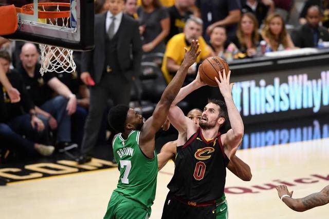 新赛季NBA球队实力榜揭晓：马刺和雷霆领跑，尼克斯与76人跻身前五